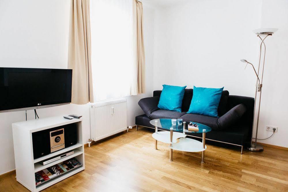 Home Sweet Apartments - A Cozy Welcome Виена Екстериор снимка